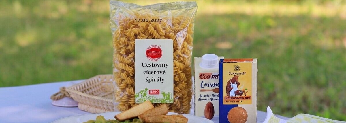 Cícerové cestoviny s hráškom a grilovaným tofu Cícerové cestoviny s hráškom a grilovaným tofu