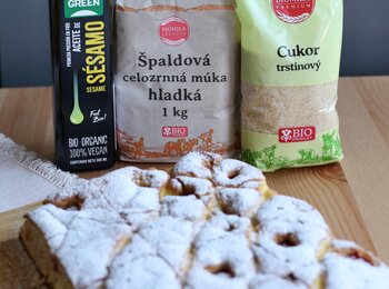 Hrnčeková buchta s tvarohom a jahodami