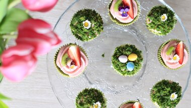 Machové cupcakes s jahodovým krémom