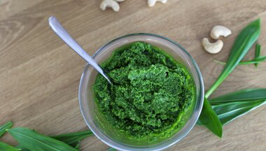 Pesto z medvedieho cesnaku