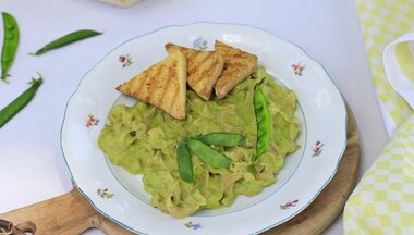 Quinoa cestoviny s hráškom a grilovaným tofu