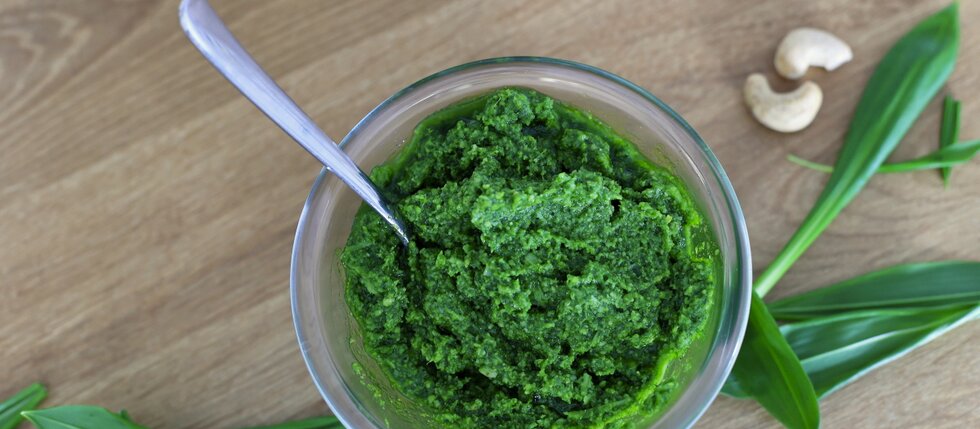 Pesto z medvedieho cesnaku